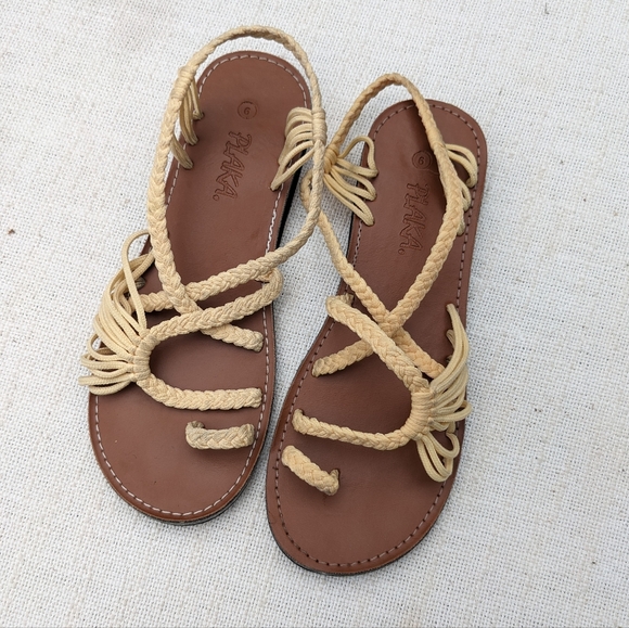 Plaka Palm Leaf Flat Sandals - Picture 4 of 10